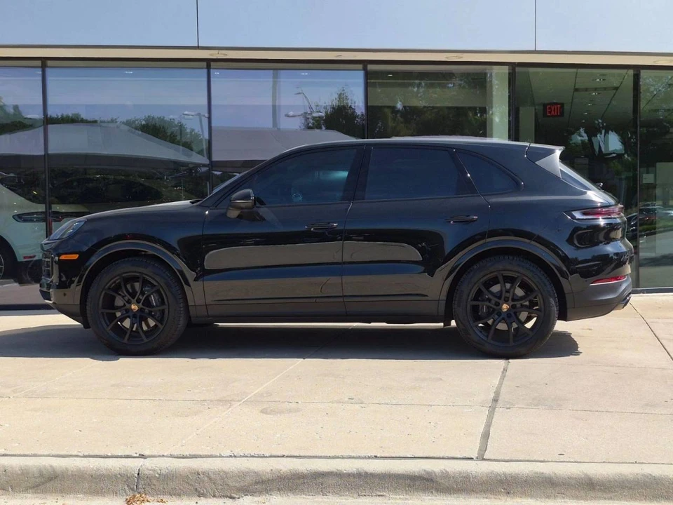 2026 Porsche 9Y0/9Y3 Cayenne - Image 2 of 5