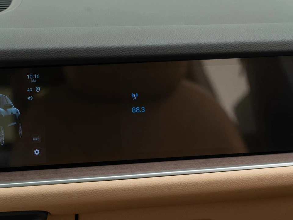 2026 Porsche Cayenne - Image 30 of 31