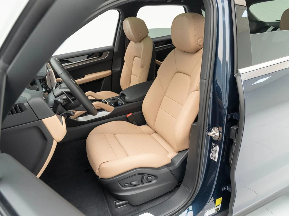 2026 Porsche Cayenne - Image 5 of 31