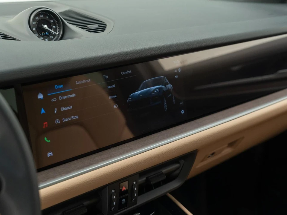 2026 Porsche Cayenne - Image 24 of 31