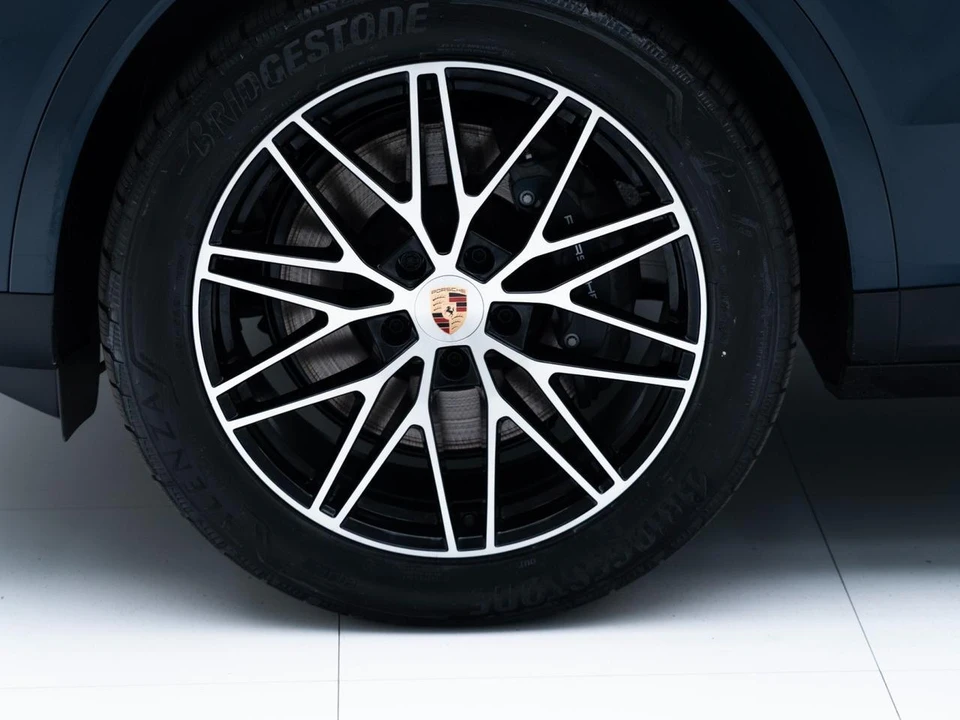2026 Porsche Cayenne - Image 12 of 31