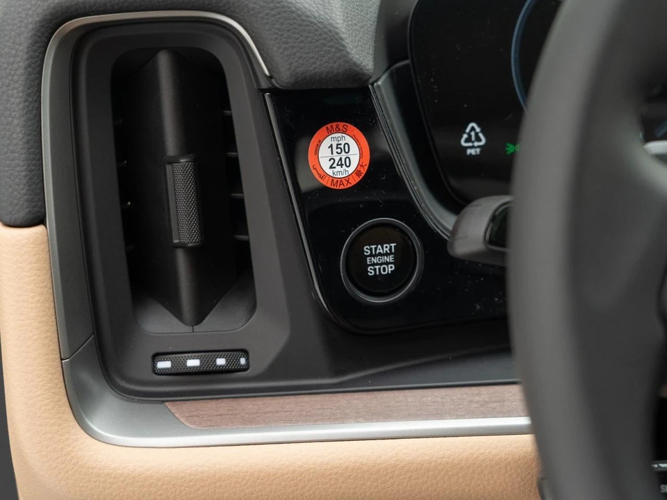 2026 Porsche Cayenne - Image 27 of 31