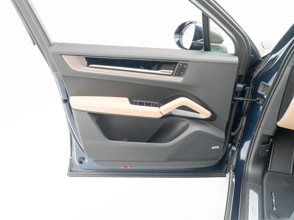 2026 Porsche Cayenne - Image 19 of 31