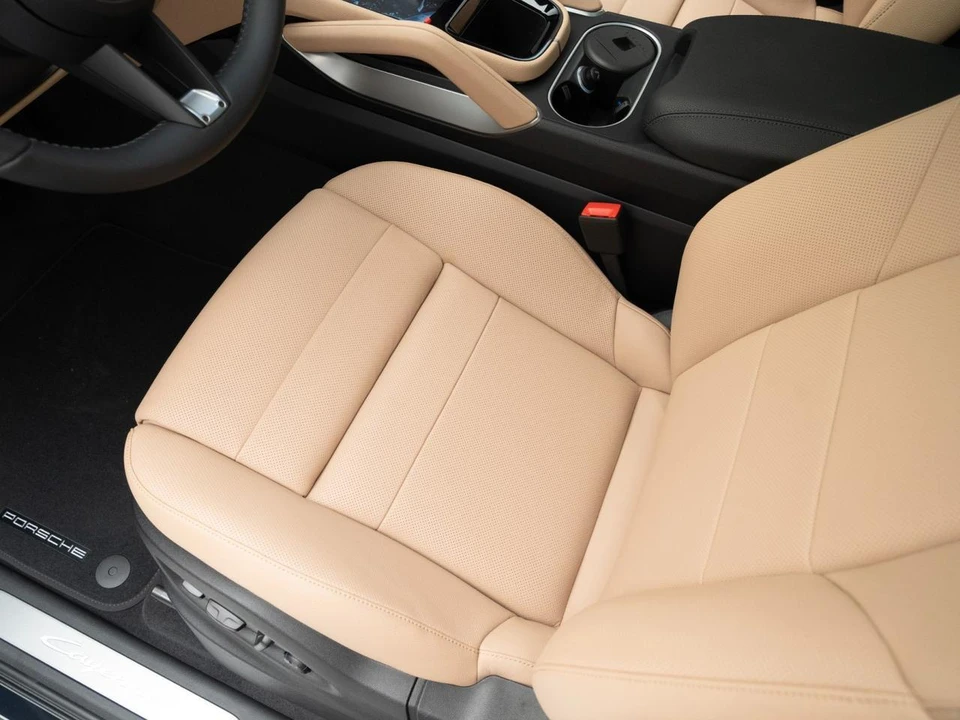 2026 Porsche Cayenne - Image 16 of 31