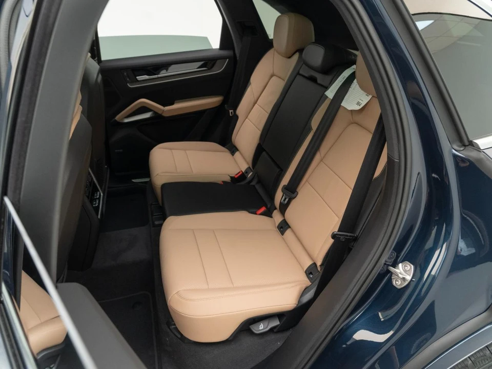2026 Porsche Cayenne - Image 28 of 31