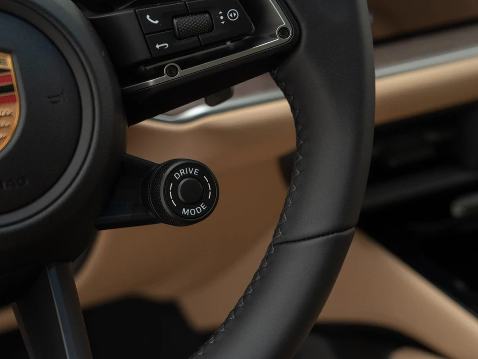 2026 Porsche Cayenne - Image 26 of 31