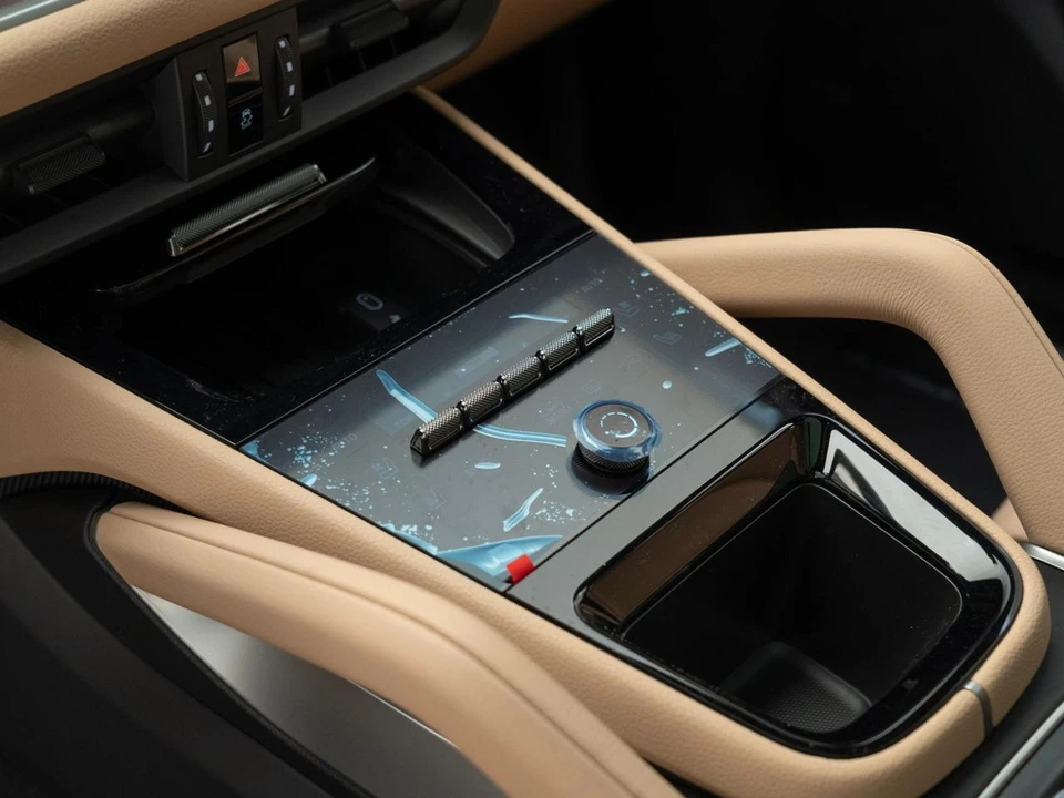 2026 Porsche Cayenne - Image 25 of 31