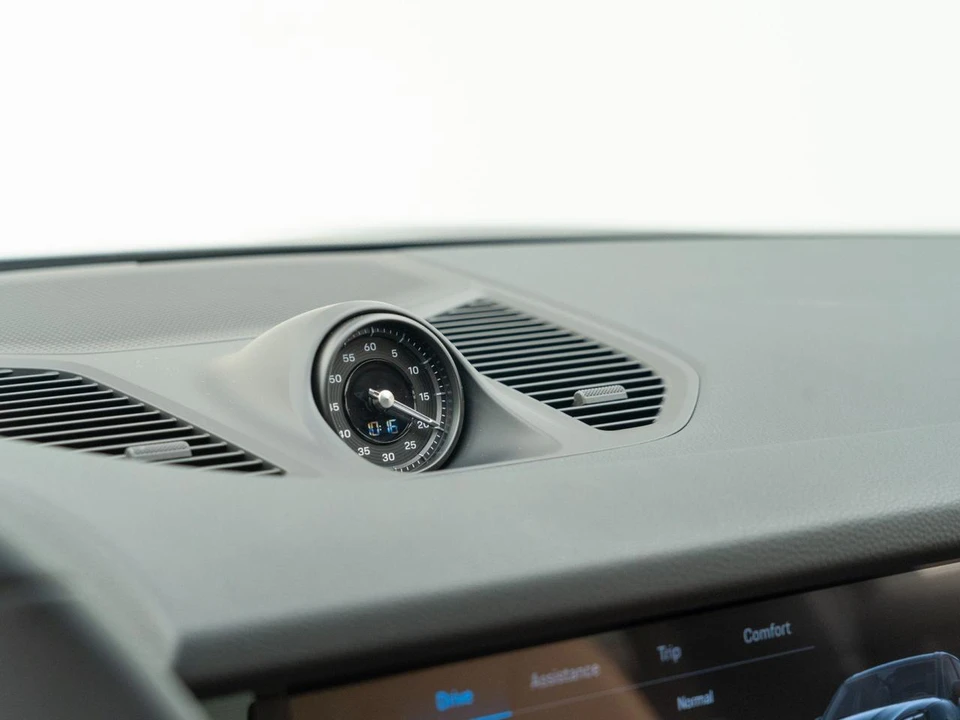2026 Porsche Cayenne - Image 23 of 31