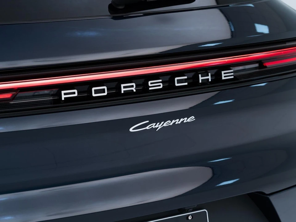 2026 Porsche Cayenne - Image 13 of 31