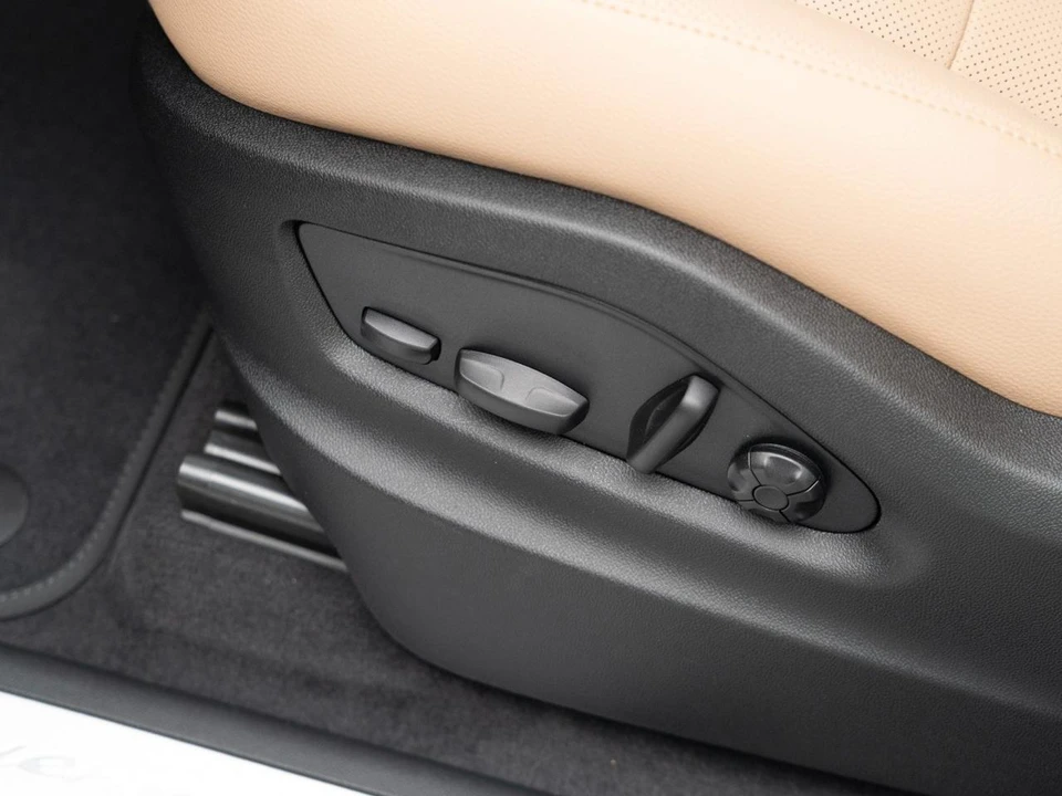 2026 Porsche Cayenne - Image 15 of 31