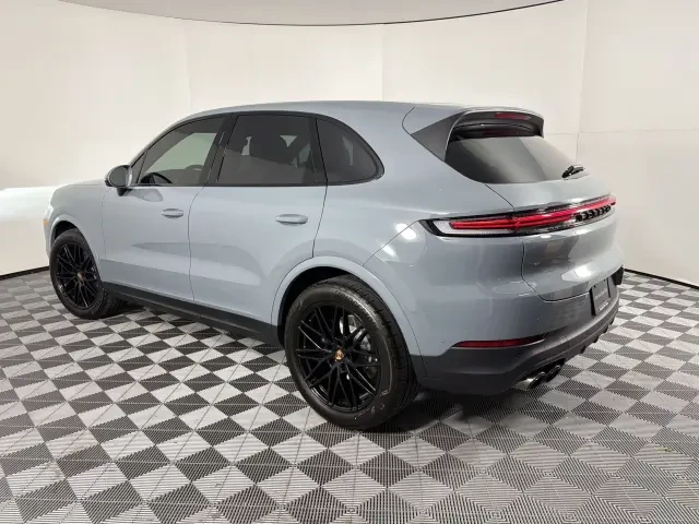 2026 Porsche 9Y0/9Y3 Cayenne - Image 22 of 31