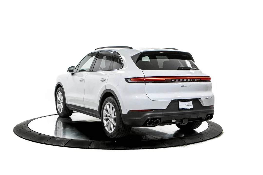 2026 Porsche 9Y0/9Y3 Cayenne - Image 3 of 5