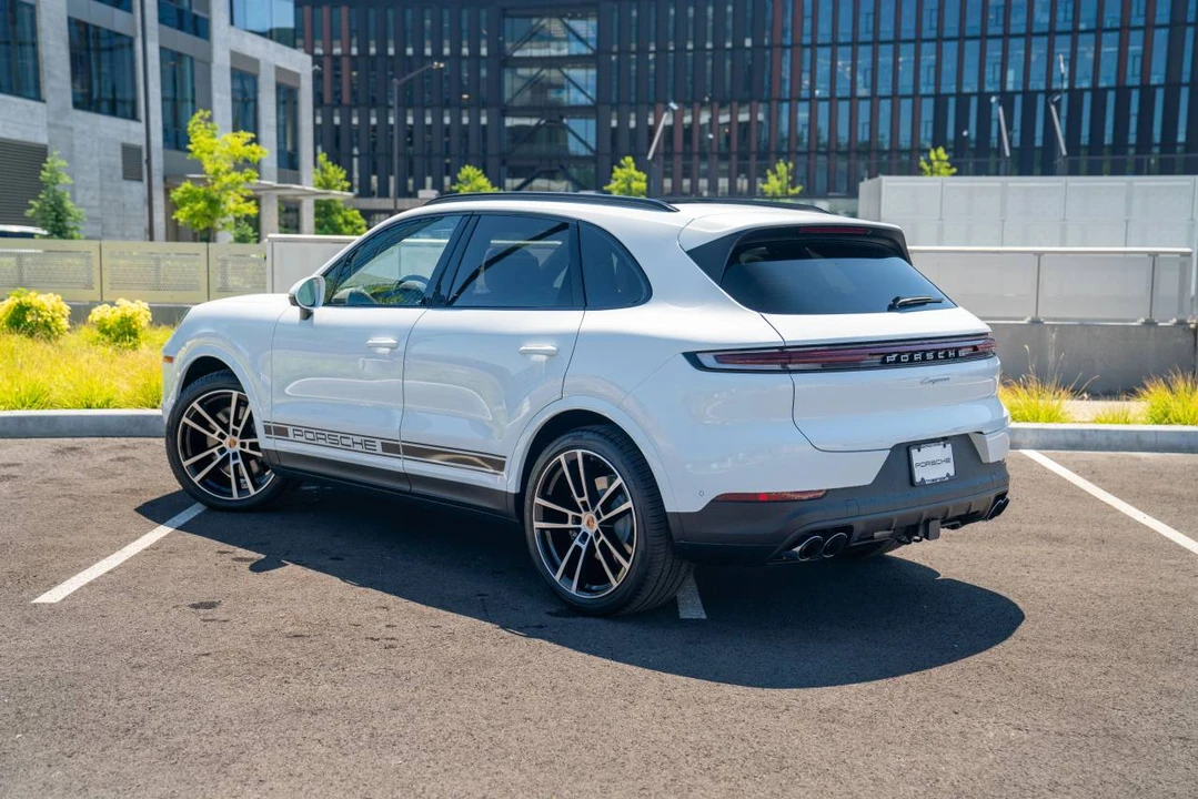 2026 Porsche 9Y0/9Y3 Cayenne - Image 3 of 5