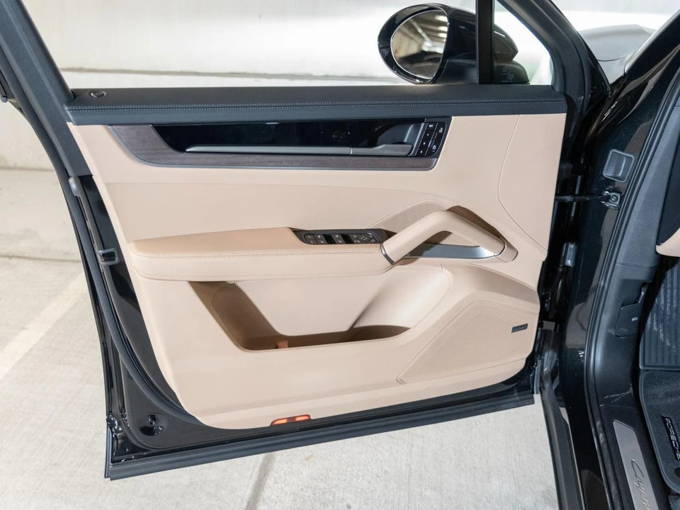 2026 Porsche 9Y0/9Y3 Cayenne - Image 16 of 30