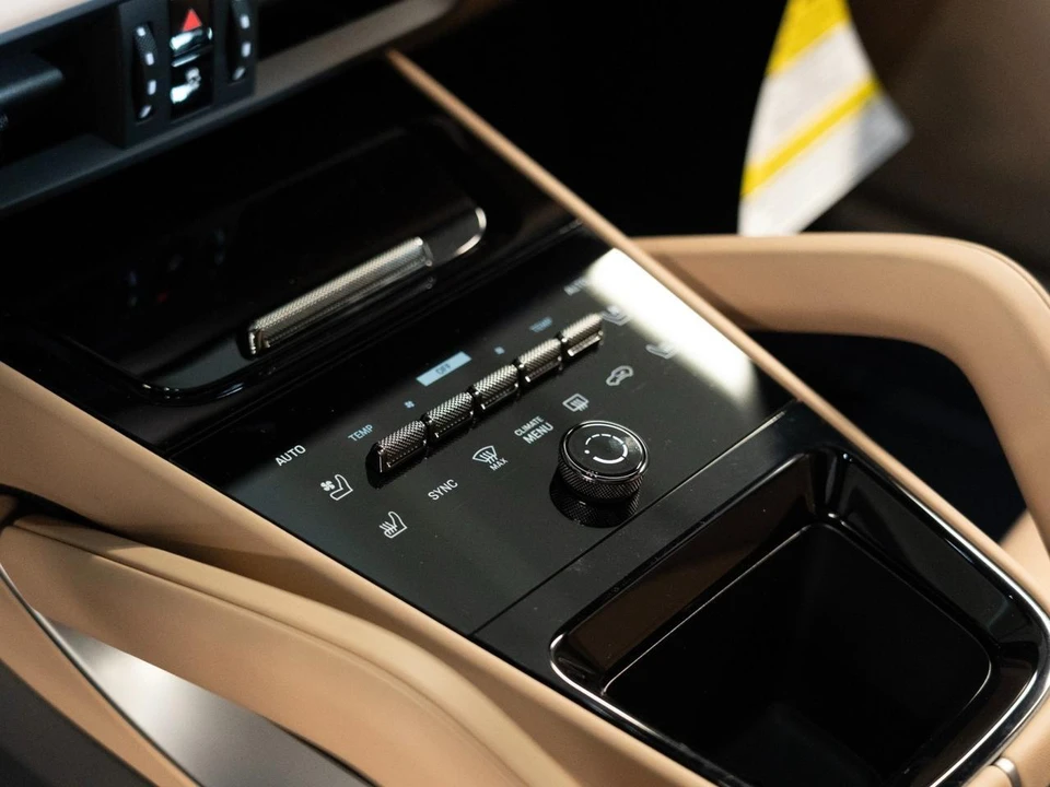 2026 Porsche 9Y0/9Y3 Cayenne - Image 22 of 30