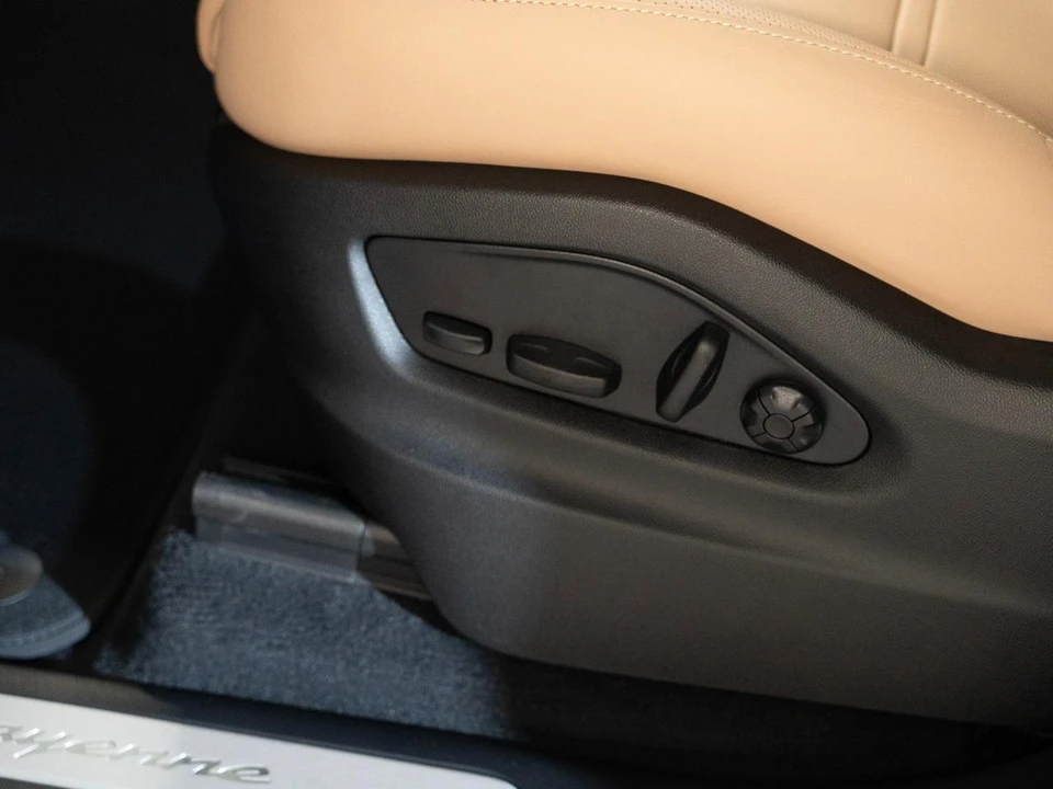 2026 Porsche 9Y0/9Y3 Cayenne - Image 13 of 30