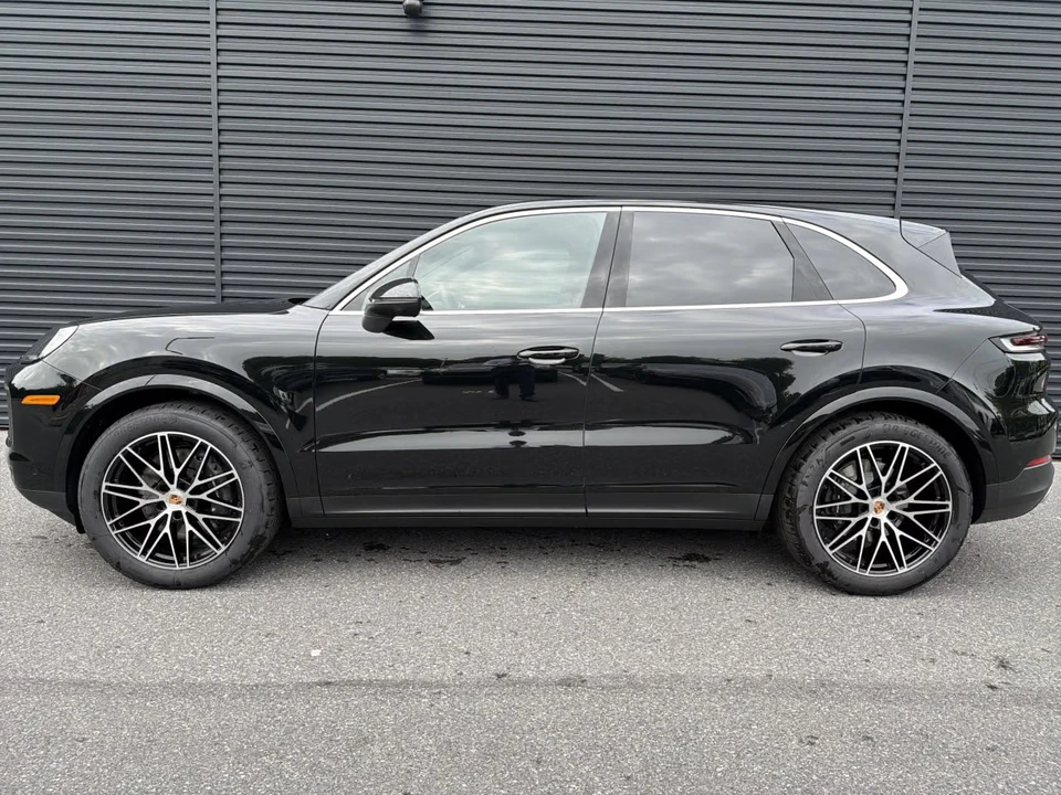 2026 Porsche 9Y0/9Y3 Cayenne - Image 12 of 31