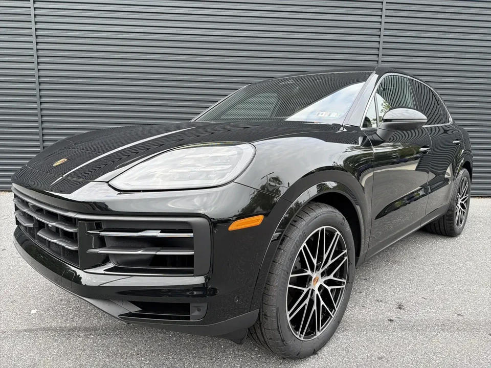 2026 Porsche 9Y0/9Y3 Cayenne - Image 8 of 31