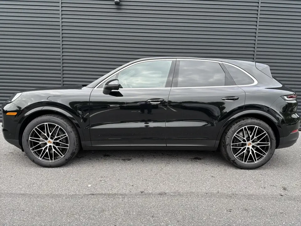 2026 Porsche 9Y0/9Y3 Cayenne - Image 15 of 31