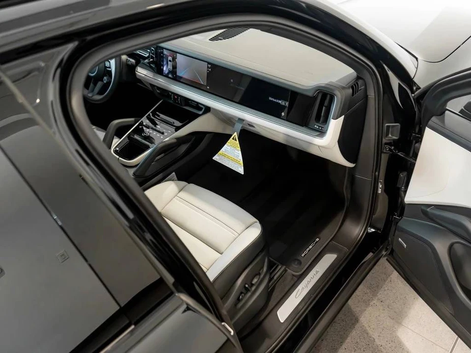 2026 Porsche 9Y0/9Y3 Cayenne - Image 4 of 4