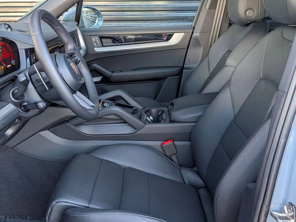 2026 Porsche 9Y0/9Y3 Cayenne - Image 5 of 5