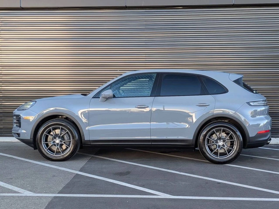 2026 Porsche 9Y0/9Y3 Cayenne - Image 2 of 5