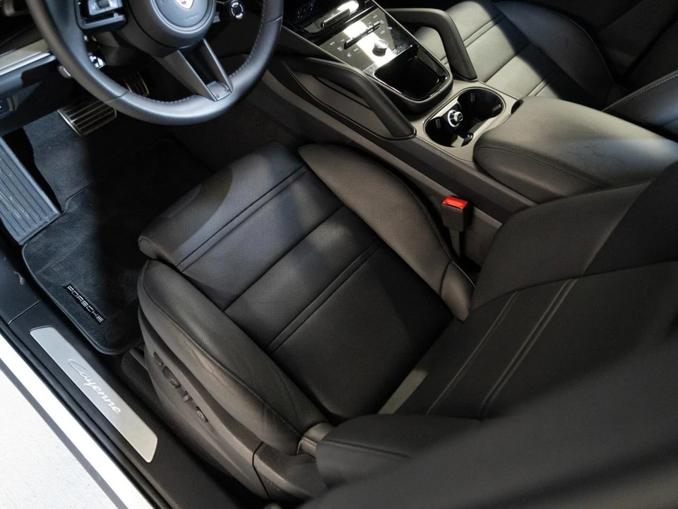 2026 Porsche 9Y0/9Y3 Cayenne - Image 15 of 29