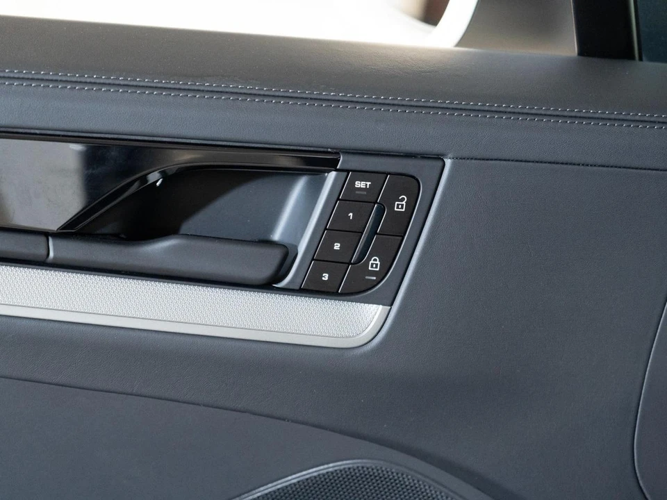 2026 Porsche 9Y0/9Y3 Cayenne - Image 18 of 29