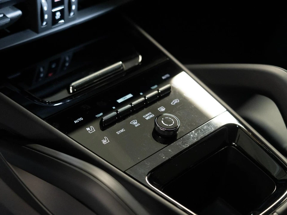 2026 Porsche 9Y0/9Y3 Cayenne - Image 23 of 29