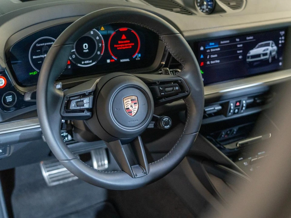 2026 Porsche 9Y0/9Y3 Cayenne - Image 16 of 29