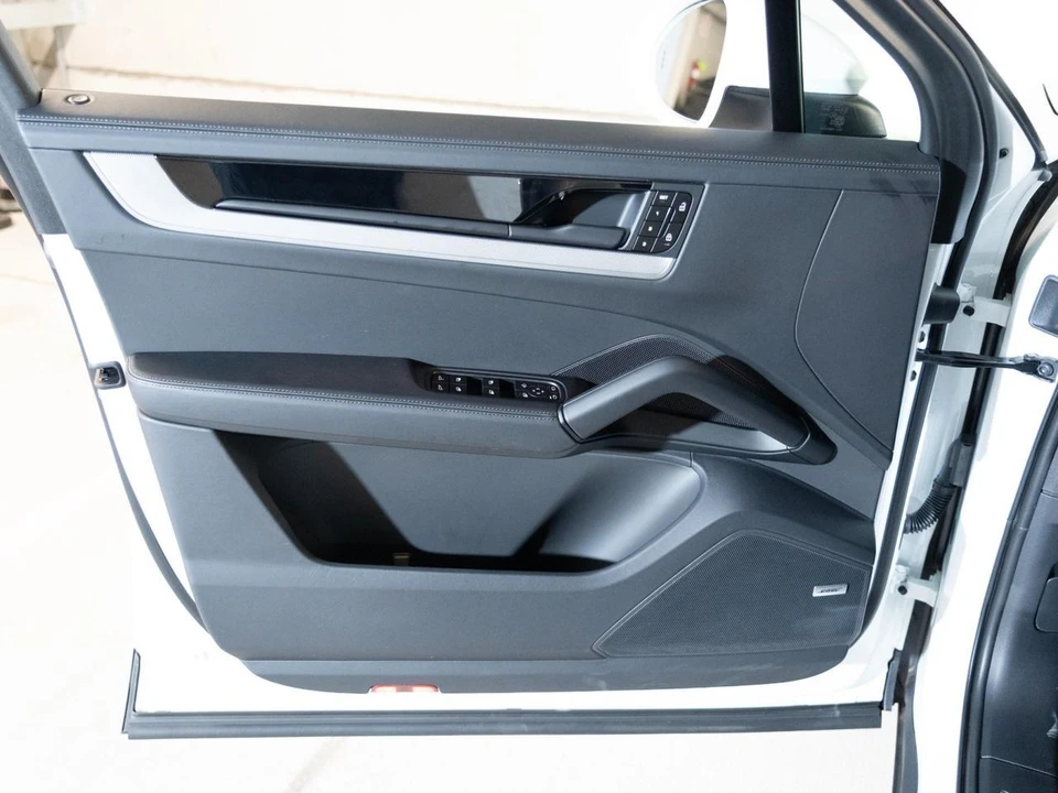 2026 Porsche 9Y0/9Y3 Cayenne - Image 17 of 29