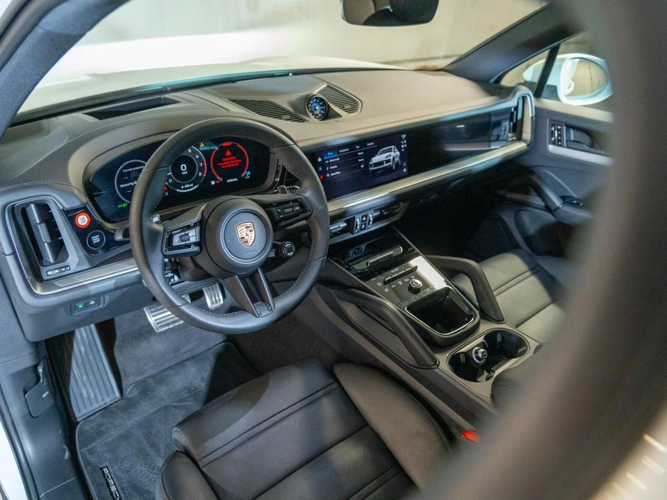 2026 Porsche 9Y0/9Y3 Cayenne - Image 5 of 29