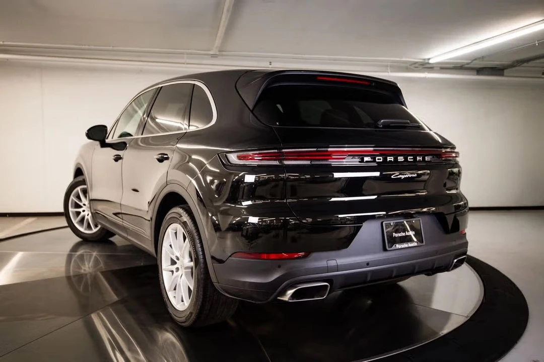 2026 Porsche Cayenne - Image 20 of 31