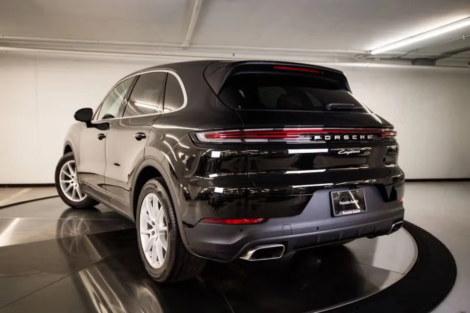 2026 Porsche Cayenne - Image 19 of 31