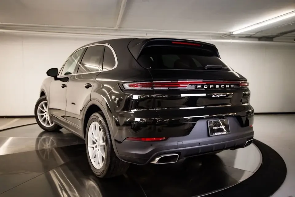 2026 Porsche Cayenne - Image 23 of 31