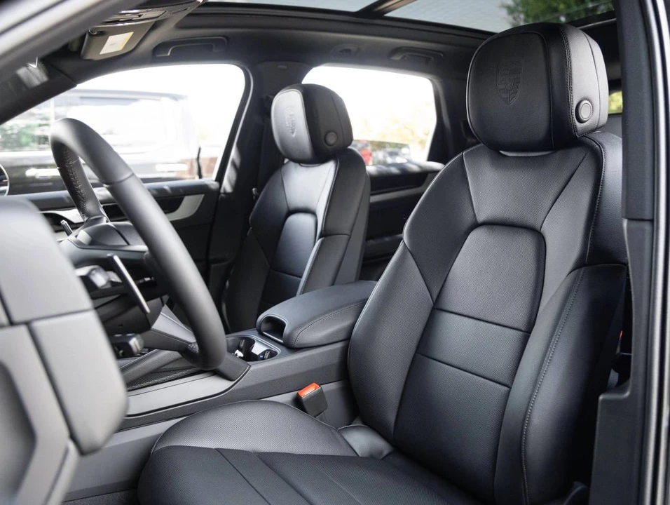 2026 Porsche 9Y0/9Y3 Cayenne - Image 5 of 5