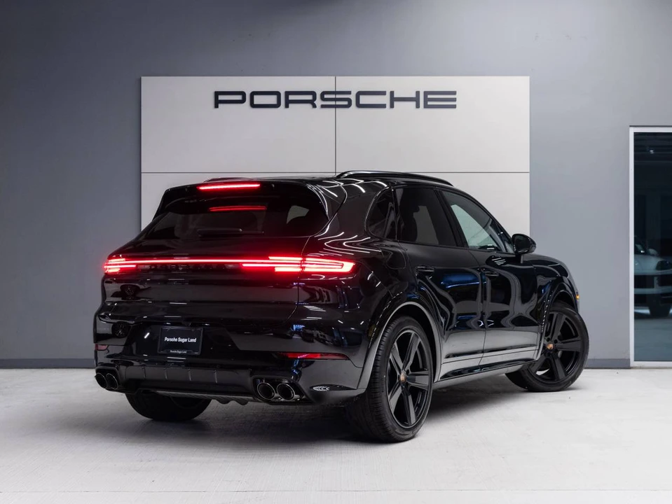 2026 Porsche 9Y0/9Y3 Cayenne - Image 3 of 5
