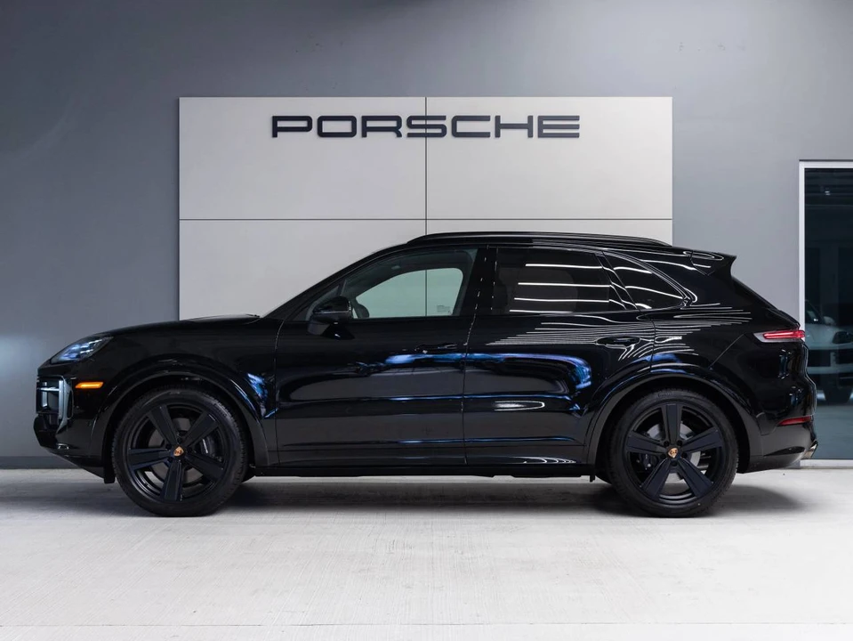 2026 Porsche 9Y0/9Y3 Cayenne - Image 2 of 5