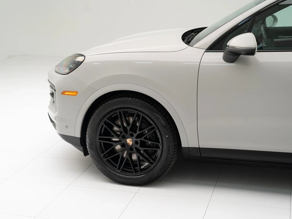 2026 Porsche 9Y0/9Y3 Cayenne - Image 11 of 31