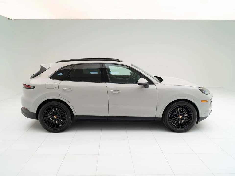 2026 Porsche 9Y0/9Y3 Cayenne - Image 8 of 31