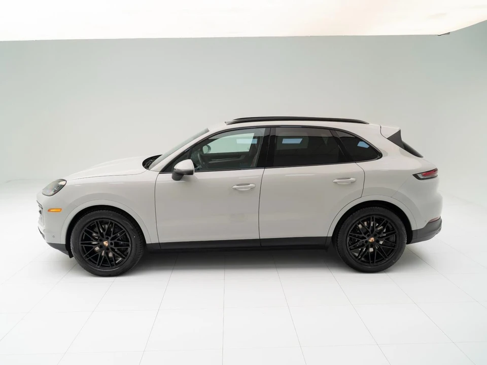 2026 Porsche 9Y0/9Y3 Cayenne - Image 2 of 31