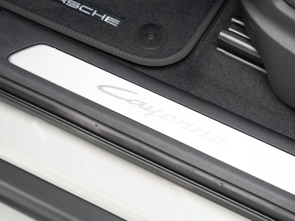 2026 Porsche 9Y0/9Y3 Cayenne - Image 14 of 31