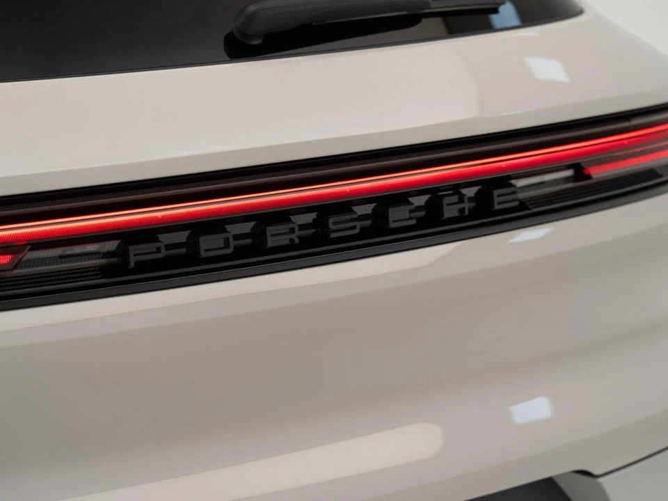 2026 Porsche 9Y0/9Y3 Cayenne - Image 13 of 31