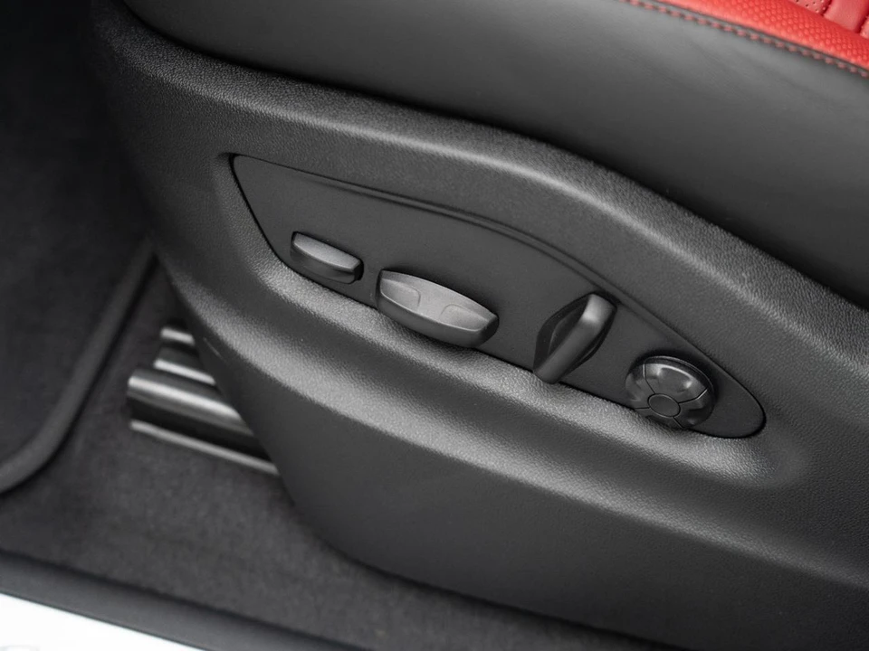 2026 Porsche 9Y0/9Y3 Cayenne - Image 15 of 31