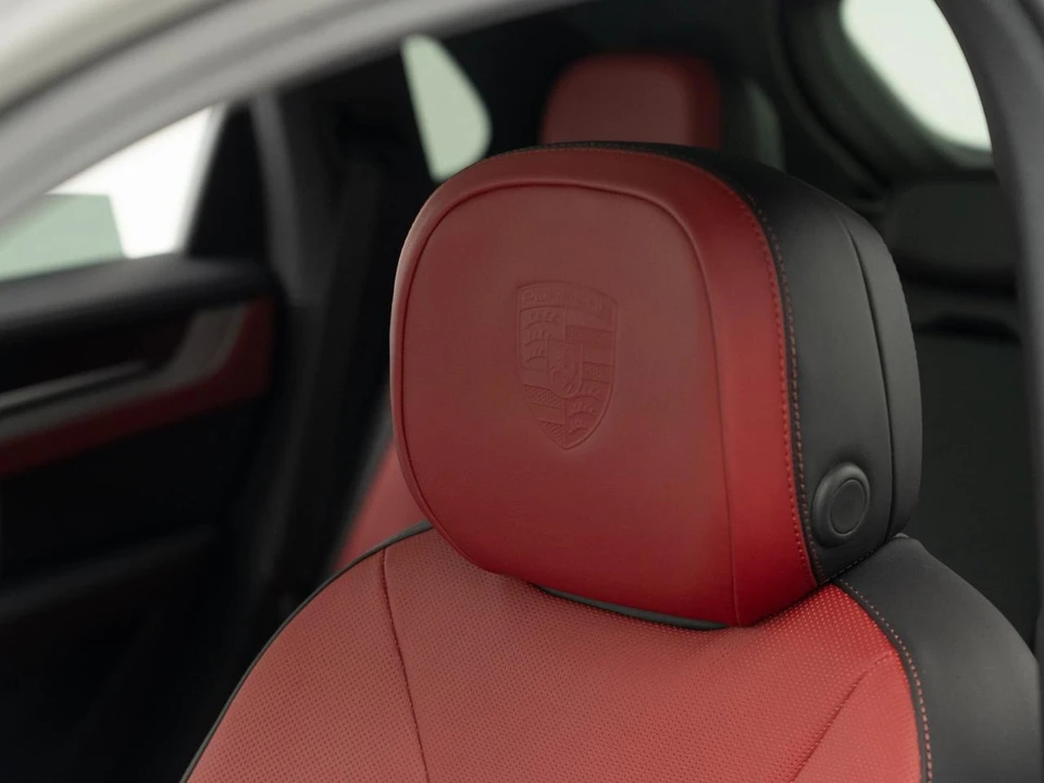 2026 Porsche 9Y0/9Y3 Cayenne - Image 18 of 31