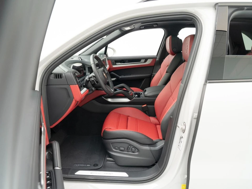 2026 Porsche 9Y0/9Y3 Cayenne - Image 17 of 31