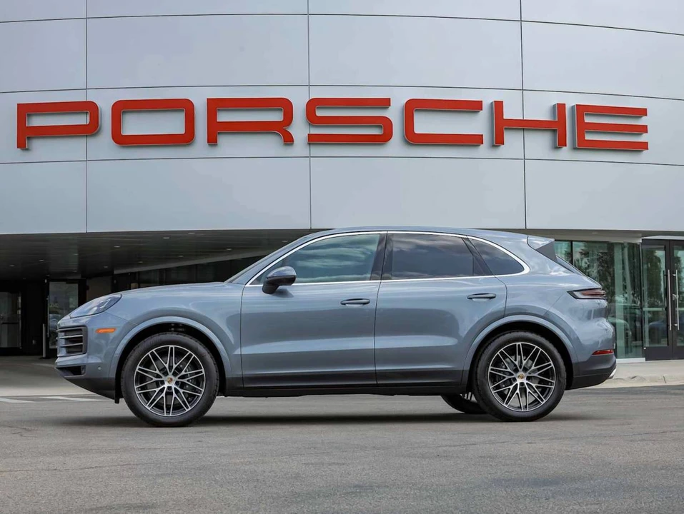 2026 Porsche 9Y0/9Y3 Cayenne - Image 2 of 5