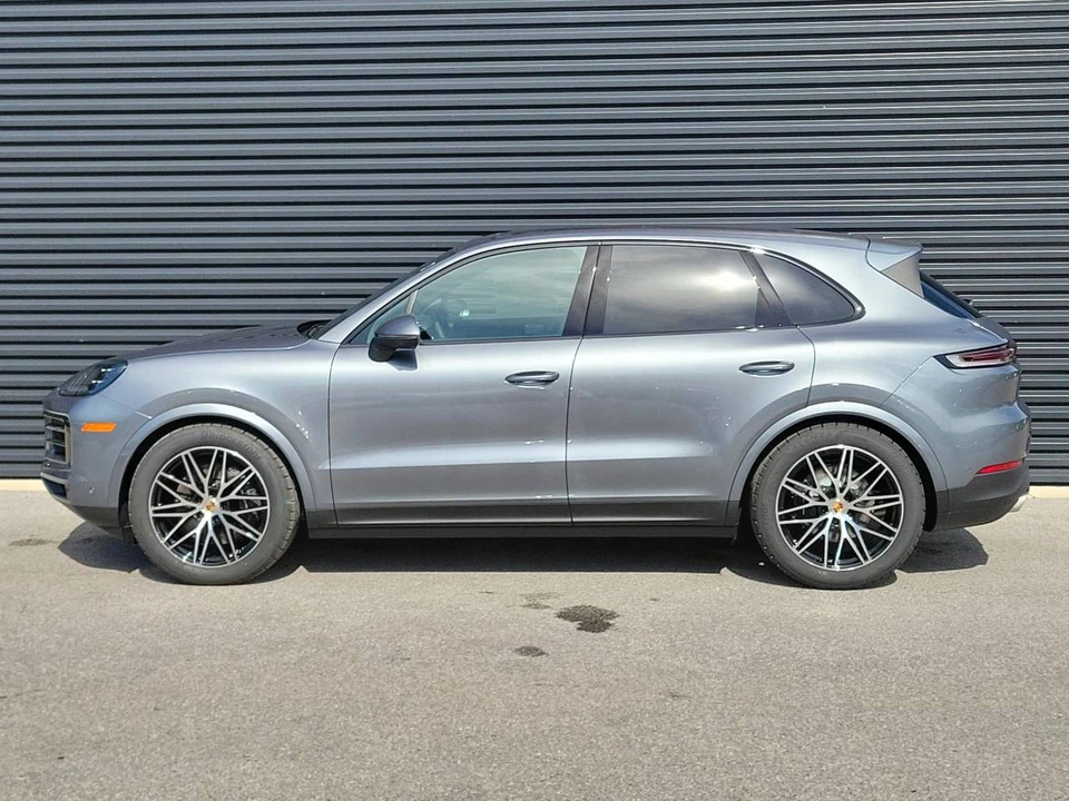 2026 Porsche 9Y0/9Y3 Cayenne - Image 2 of 4