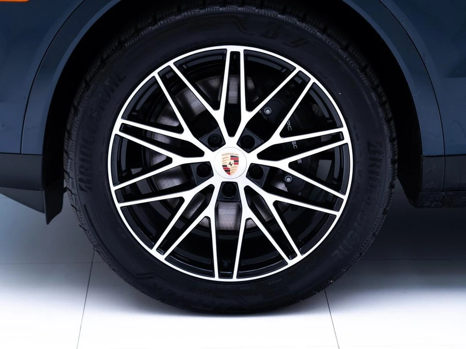 2026 Porsche 9Y0/9Y3 Cayenne - Image 12 of 31