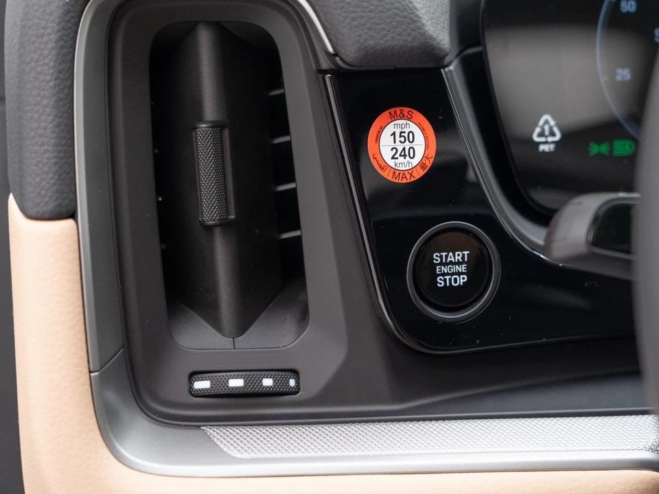 2026 Porsche 9Y0/9Y3 Cayenne - Image 29 of 31